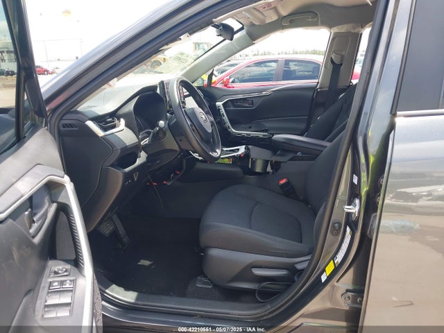 2T3H1RFV0MC113912 Toyota RAV4 LE