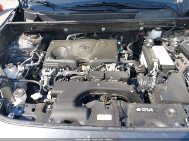 JTMF1RFV3KJ002983 Toyota RAV4 LE