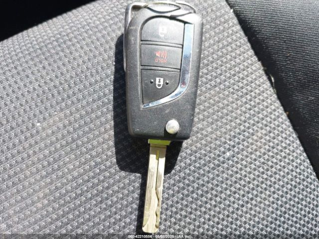 JTMF1RFV3KJ002983 Toyota RAV4 LE
