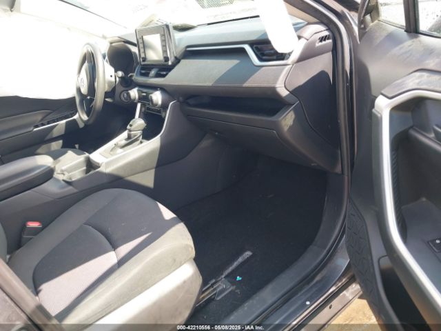 JTMF1RFV3KJ002983 Toyota RAV4 LE