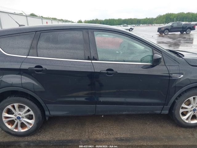 1FMCU0GD4HUD39015 Ford ESCAPE SE