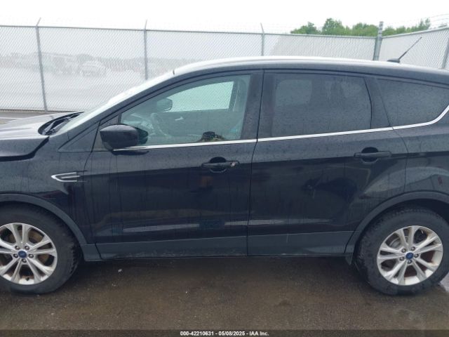 1FMCU0GD4HUD39015 Ford ESCAPE SE
