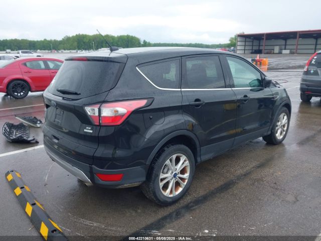 1FMCU0GD4HUD39015 Ford ESCAPE SE