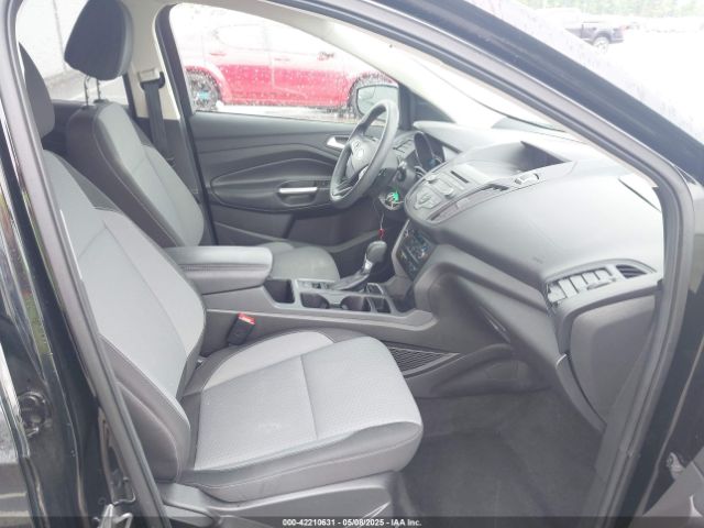1FMCU0GD4HUD39015 Ford ESCAPE SE