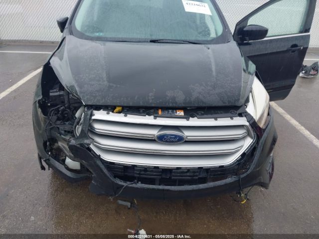 1FMCU0GD4HUD39015 Ford ESCAPE SE