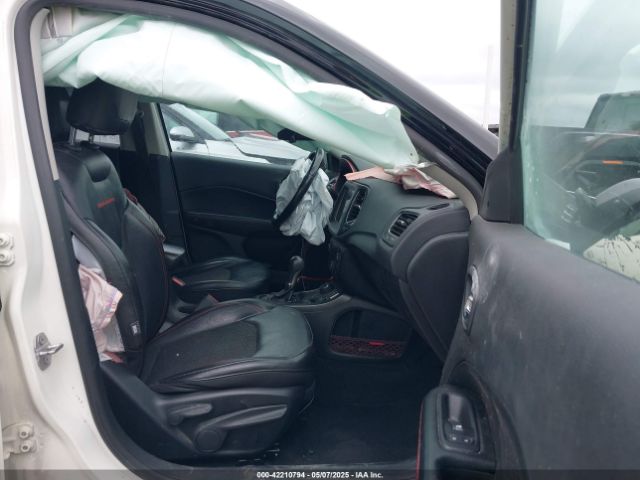 3C4NJDDB6LT126585 Jeep 2020