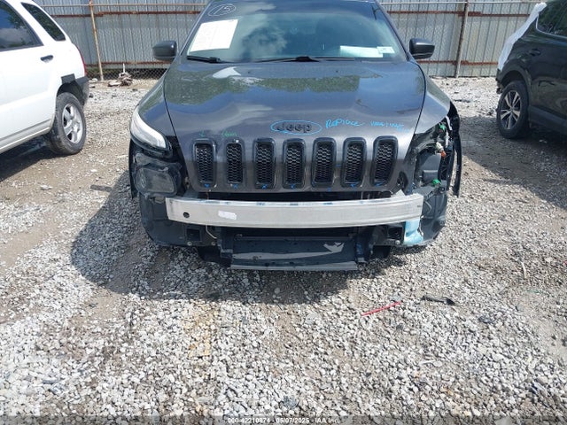 1C4PJLAB2GW351500 Jeep Cherokee Altitude