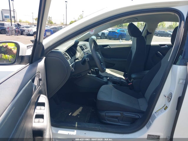 3VW2B7AJ8HM319123 Volkswagen Jetta 1.4t S