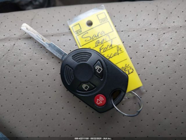 1FMCU0GD7HUD18935 Ford ESCAPE SE
