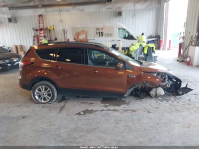 1FMCU0GD7HUD18935 Ford ESCAPE SE