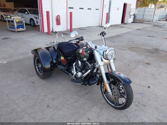 2015 HARLEY-DAVIDSON FLRT 1HD1MCM18FB850452