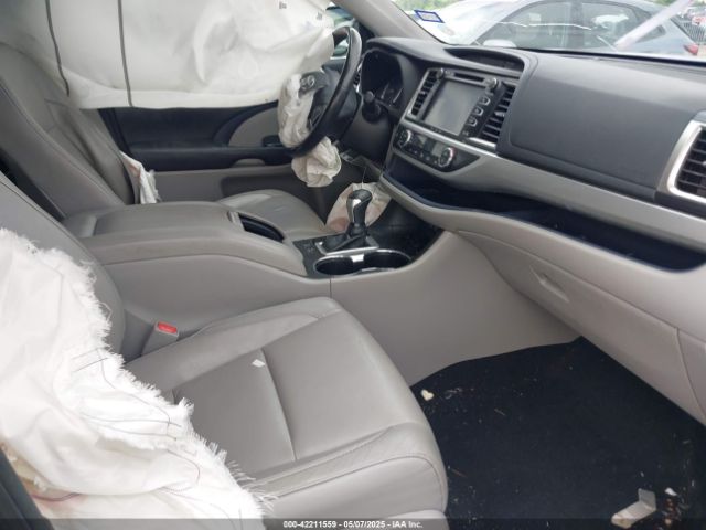 2017 TOYOTA HIGHLANDER 5TDJZRFH3HS476876 Photo 4