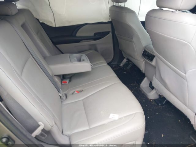 2017 TOYOTA HIGHLANDER 5TDJZRFH3HS476876 Photo 7