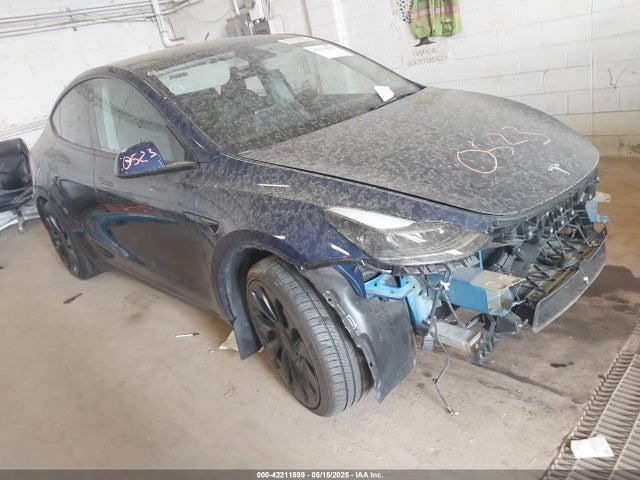 2023 TESLA MODEL Y 7SAYGDEF6PF711526 Photo 0