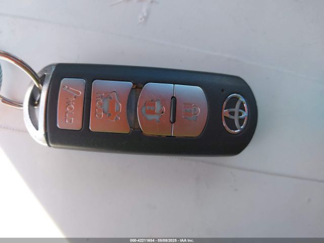 3MYDLBYV4KY523780 Toyota YARIS LE