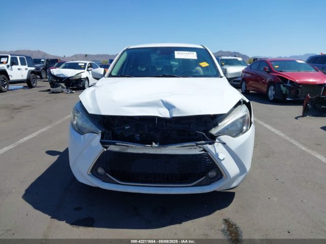 3MYDLBYV4KY523780 Toyota YARIS LE