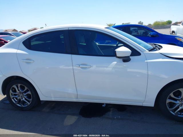 3MYDLBYV4KY523780 Toyota YARIS LE