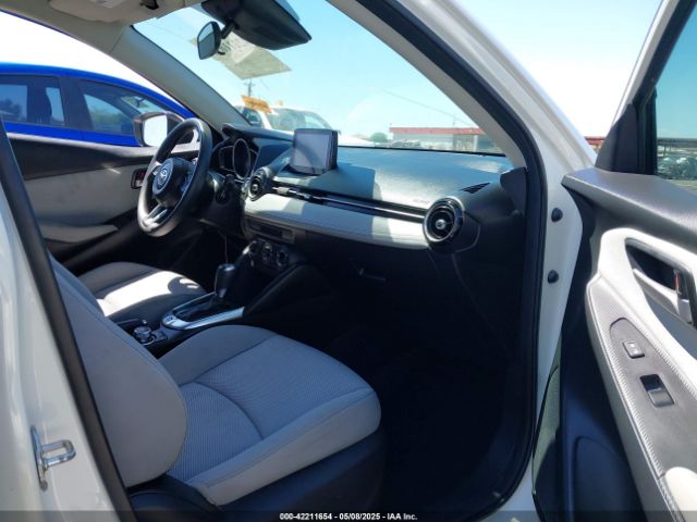3MYDLBYV4KY523780 Toyota YARIS LE