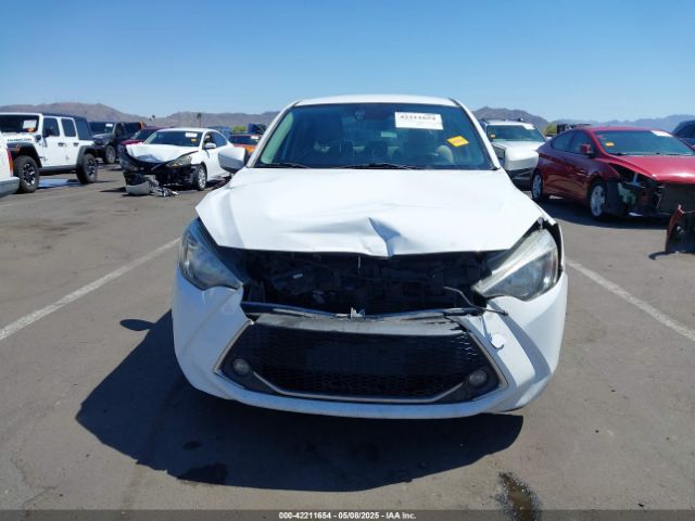 3MYDLBYV4KY523780 Toyota YARIS LE