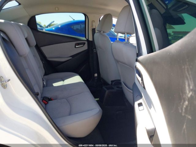 3MYDLBYV4KY523780 Toyota YARIS LE