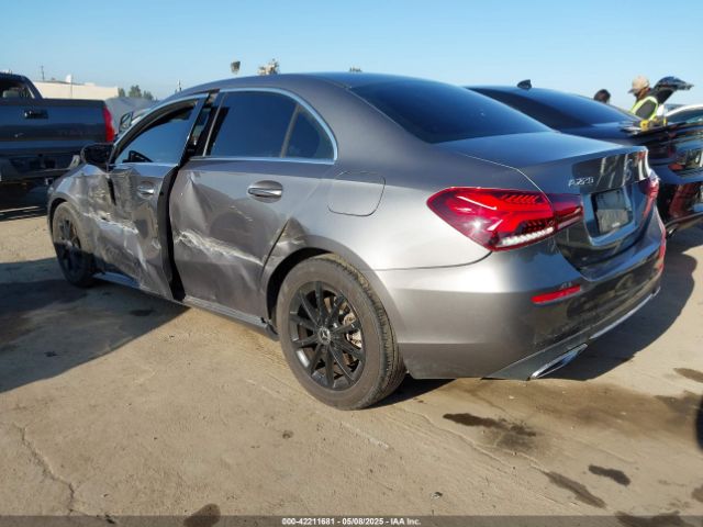 WDD3G4EB6KW033049 Mercedes-Benz A 220