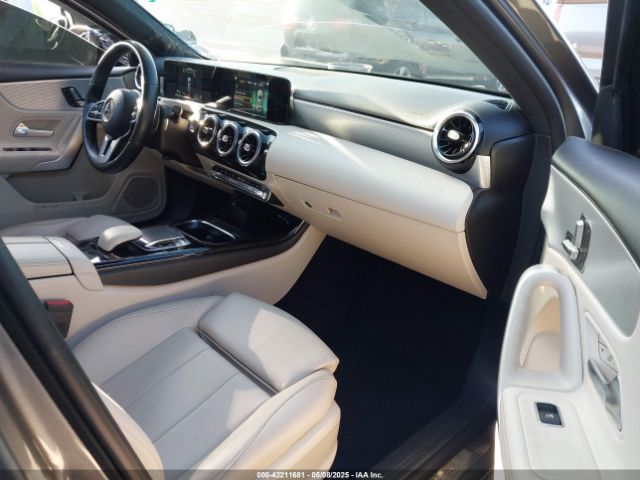 WDD3G4EB6KW033049 Mercedes-Benz A 220