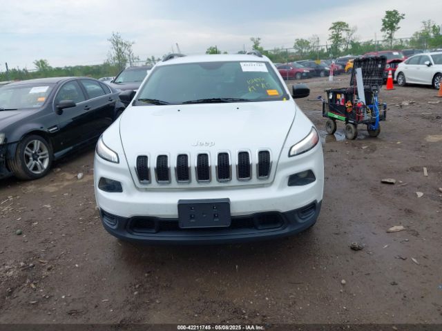 1C4PJMAS5GW268097 Jeep Cherokee Sport