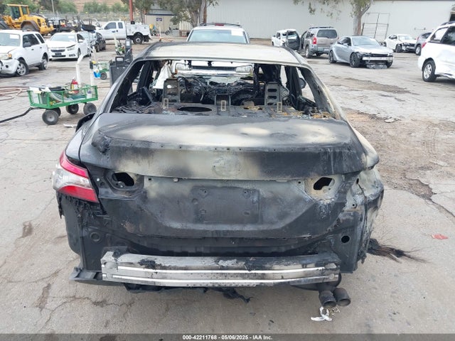 4T1B11HK2JU132247 Toyota CAMRY SE