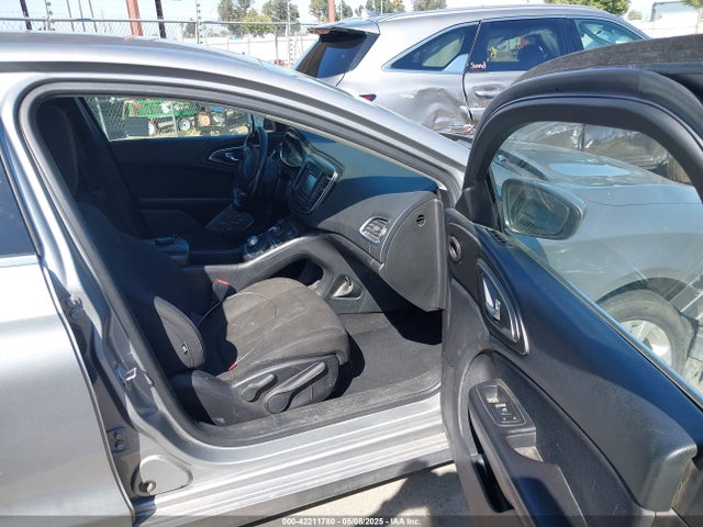 1C3CCCAB8GN111080 Chrysler 200 Limited