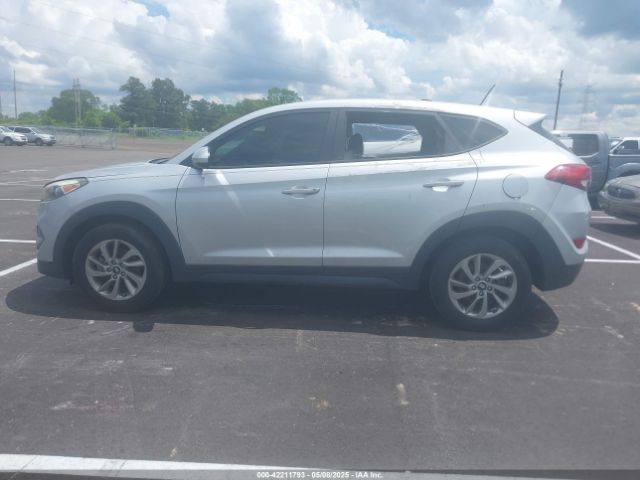KM8J23A42HU491320 Hyundai TUCSON SE