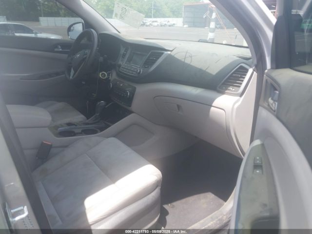 KM8J23A42HU491320 Hyundai TUCSON SE