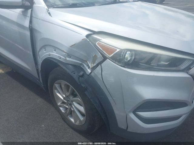 KM8J23A42HU491320 Hyundai TUCSON SE