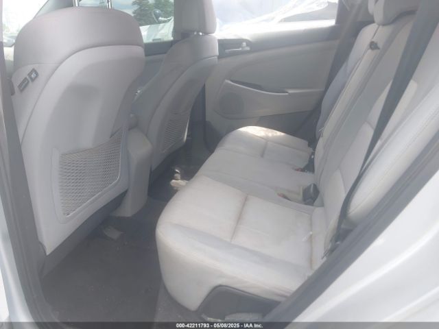 KM8J23A42HU491320 Hyundai TUCSON SE