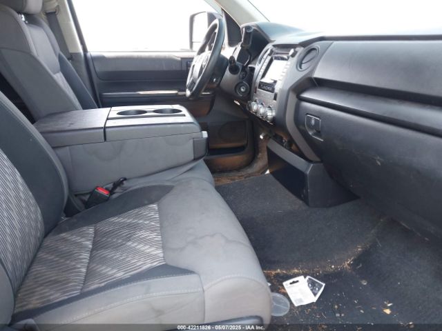 5TFUM5F18KX080242 Toyota Tundra Sr 4.6l V8