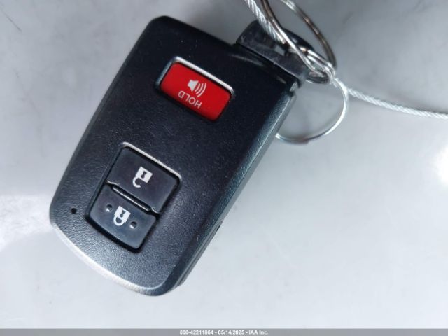 JTDKDTB33F1584550 Toyota Prius C Three