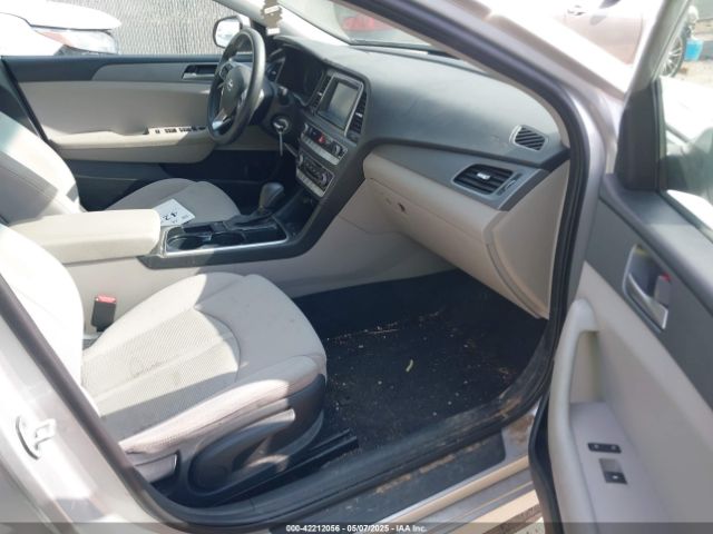 5NPE24AF2JH717708 Hyundai SONATA SE