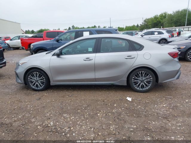 3KPF54AD2PE587940 KIA Forte Gt-line