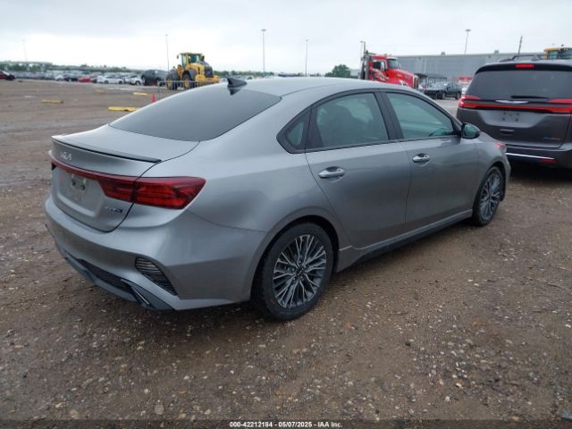 3KPF54AD2PE587940 KIA Forte Gt-line