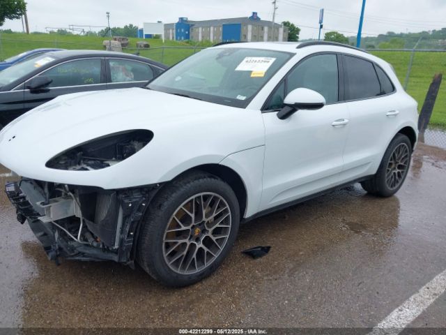 2017 PORSCHE MACAN WP1AB2A50HLB19003 Photo 1