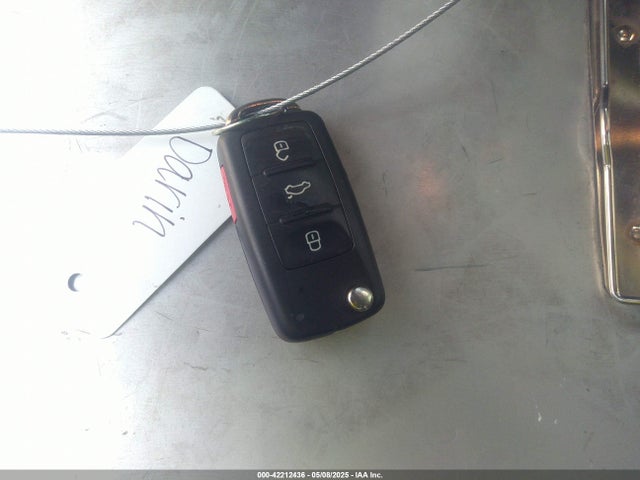 42212436 :رقم المزاد ، 3VWJX7AT9DM647028 vin ، 2013 Volkswagen Beetle 2.5l مزاد بيع