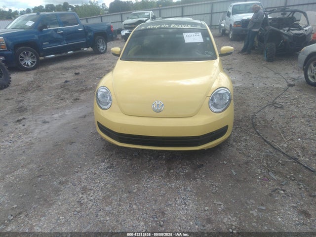 42212436 :رقم المزاد ، 3VWJX7AT9DM647028 vin ، 2013 Volkswagen Beetle 2.5l مزاد بيع