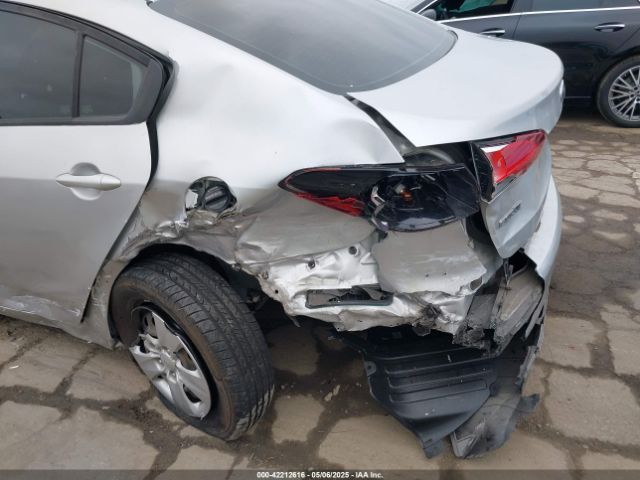 3KPFK4A76JE211350 KIA FORTE LX