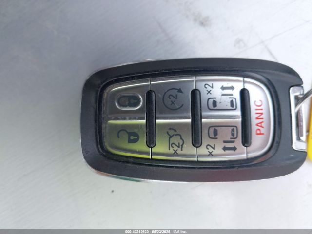 2022 CHRYSLER PACIFICA HYBRID 2C4RC1L71NR164223 Photo 10