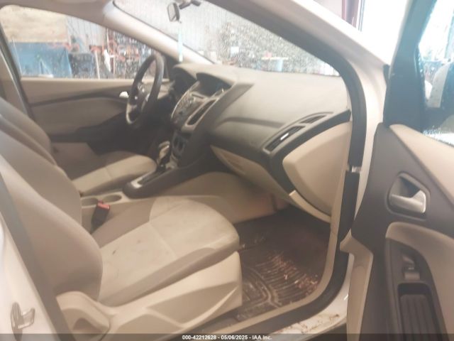 1FADP3F28EL359258 Ford FOCUS SE