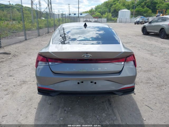 KMHLL4AG2MU070035 Hyundai ELANTRA SE