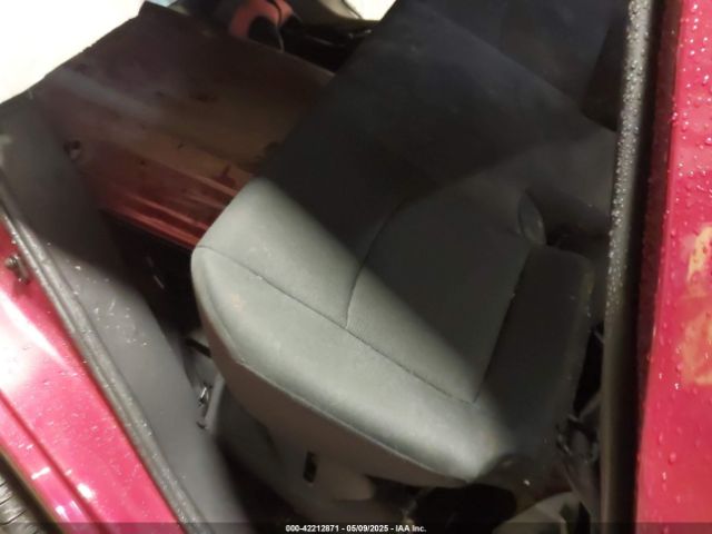 2T3F1RFV0KW052130 Toyota RAV4 LE