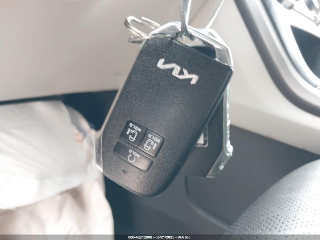 KNDNB4H35N6124792 KIA Carnival Mpv Lx Seat Package