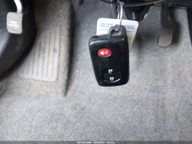 JTDKN3DU7F1932675 Toyota Prius Three