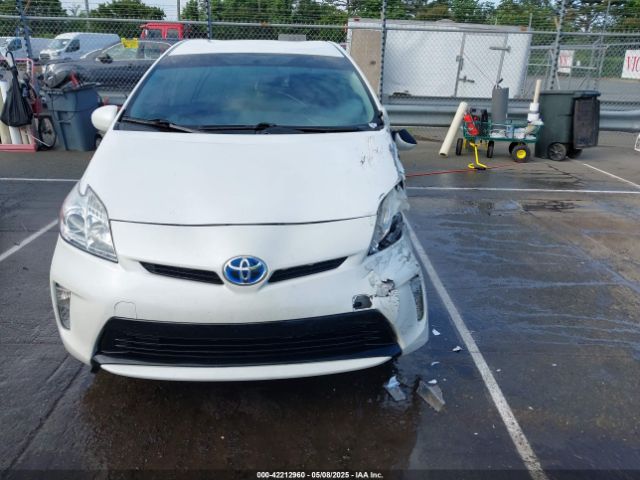 JTDKN3DU7F1932675 Toyota Prius Three