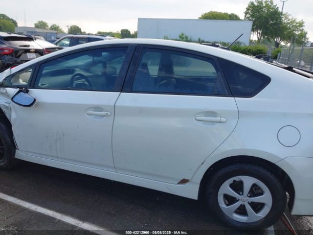 JTDKN3DU7F1932675 Toyota Prius Three